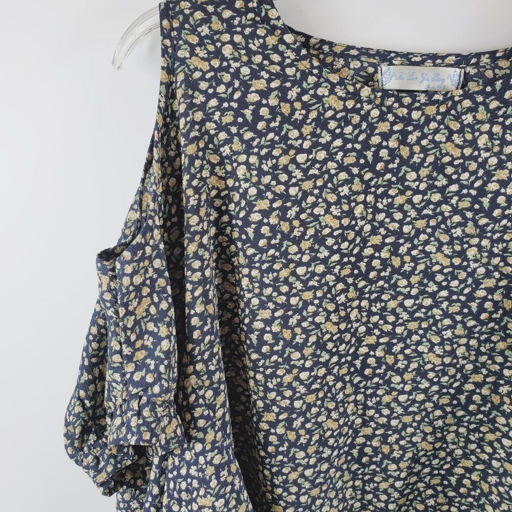 Asymmetrical Navy Floral Cold Shoulder Top + Short Billowy Ruffled Sleeves Sz S - Picture 4 of 12
